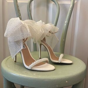New! Benni White Bow Heel by Steve Madden -New without box SIZE: 6.5